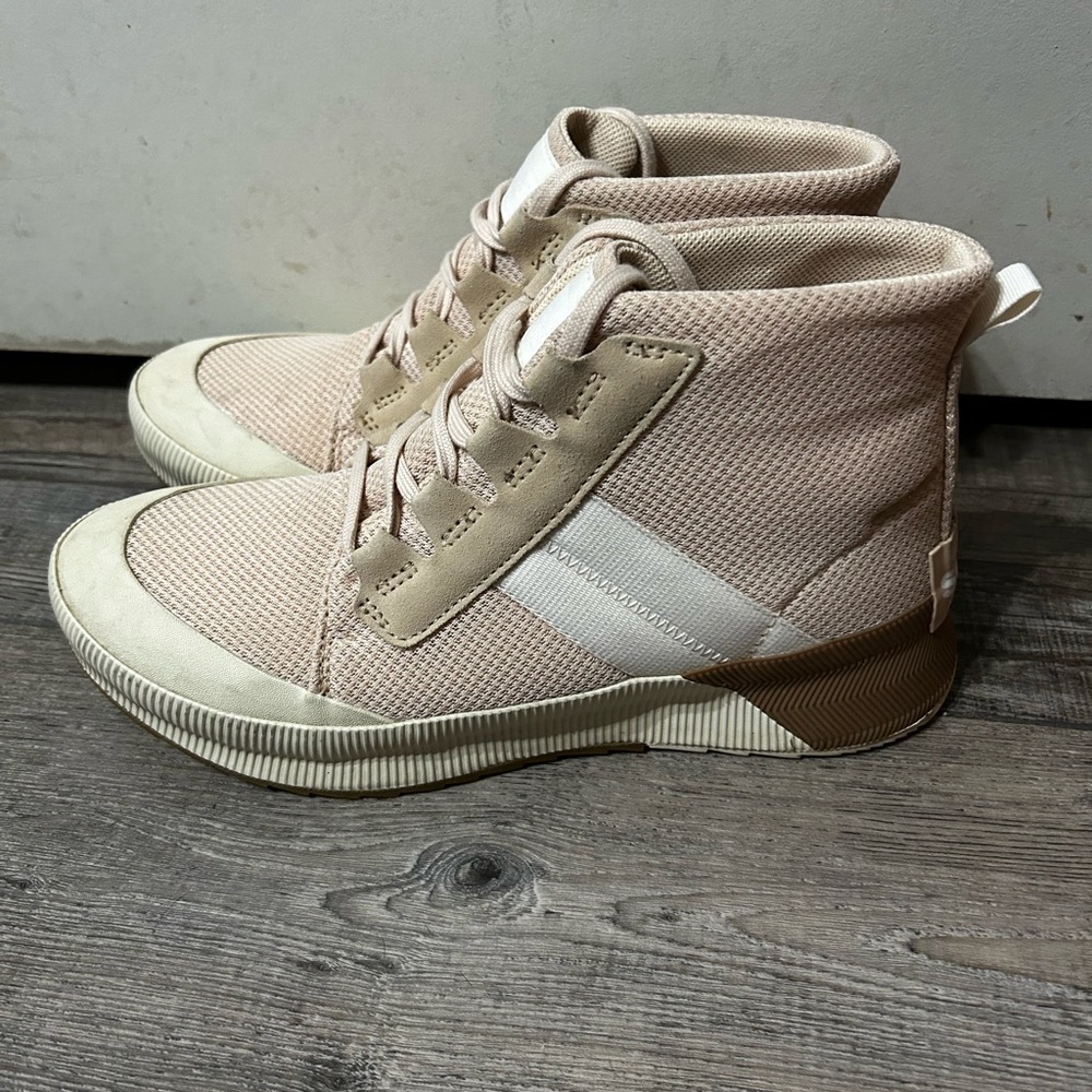 Sorel out n’ about lll in Nova sand Cream and White colored